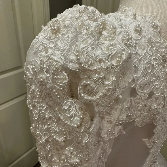 Alfred Angelo  Lace Vintage Bridal Gown - Picture 10 of 16